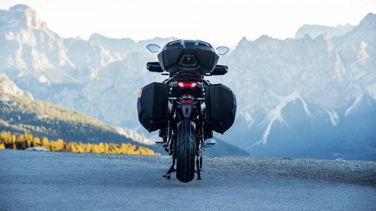 2024-Yamaha-MT09TRDX-EU-Power_Grey-Static-007-03