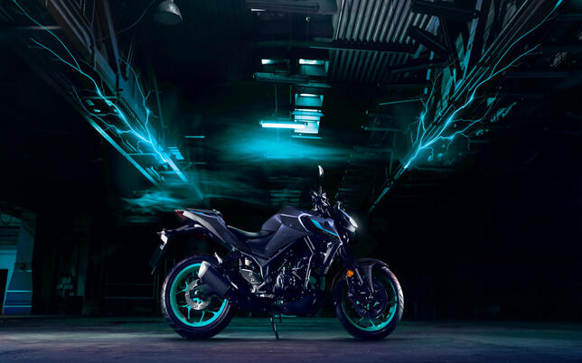 2024-Yamaha-MT320-EU-Midnight_Cyan-Static-002-03 (1)
