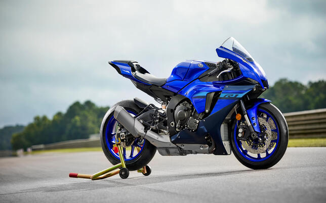 2024-Yamaha-YZF1000R1-EU-Icon_Blue-Static-0467-01 (1)